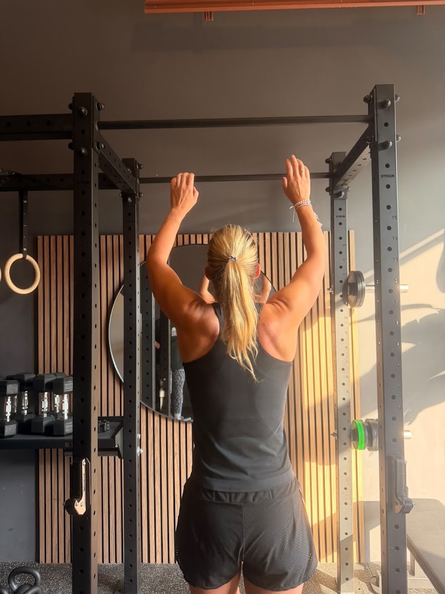Ivonne bij de pull-up
